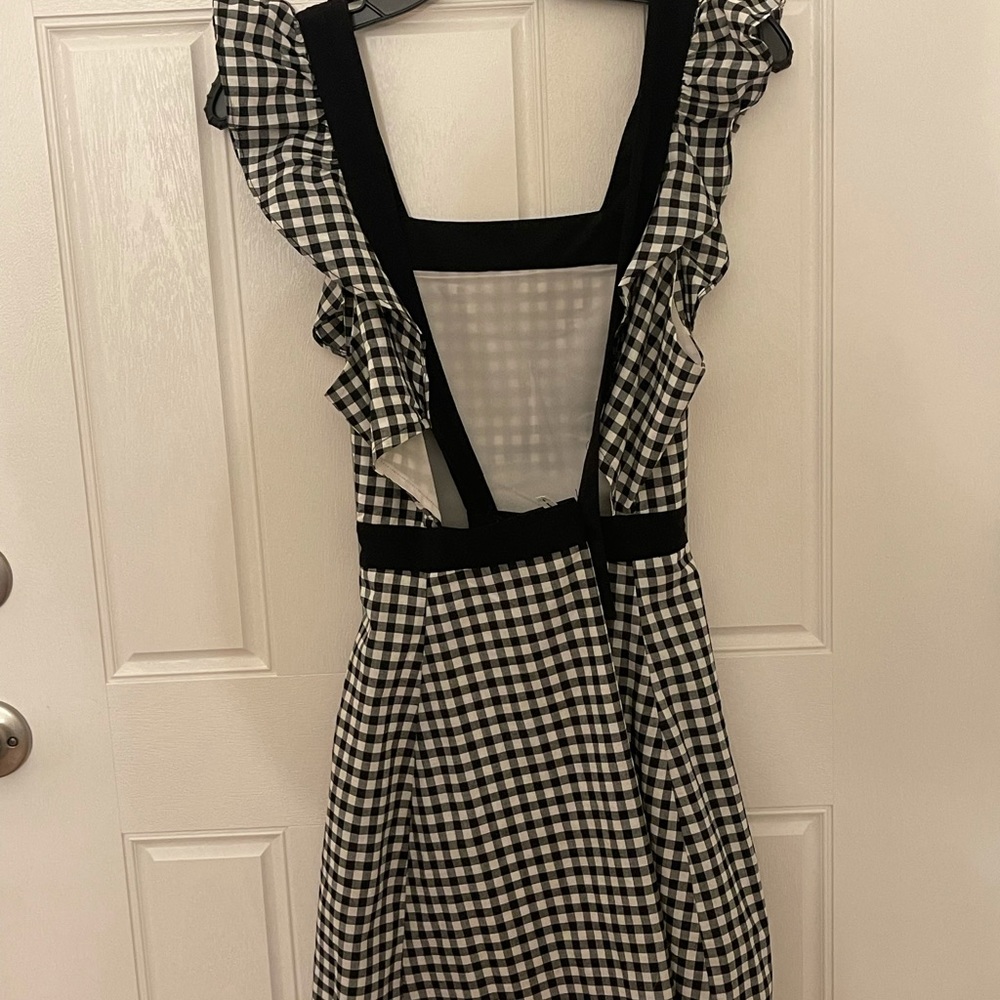 BCBGeneration ruffled sleeves mini dress. Size 8